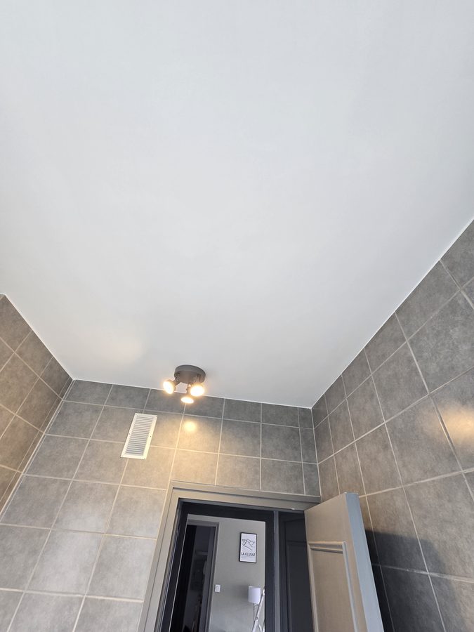 Plafond blanc mat finition